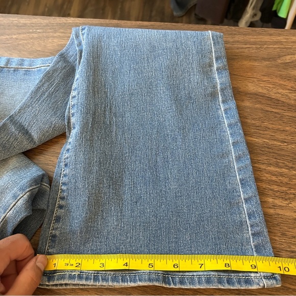 Levi's Light Blue Women's Flare Jeans - Picture 11 of 11